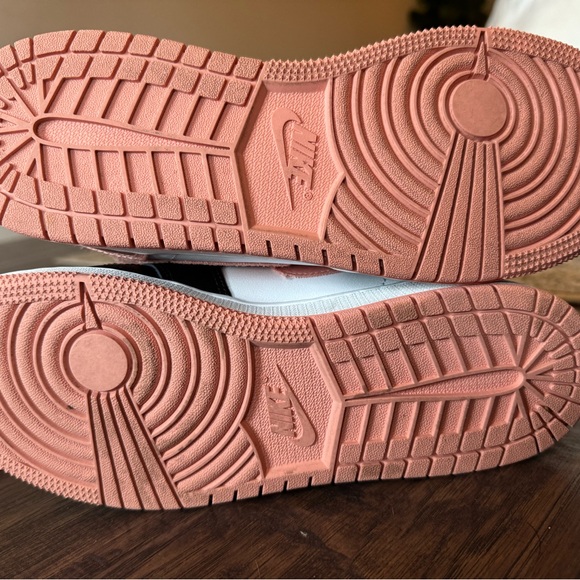 Nike Jordan's size 7Y - Picture 5 of 6